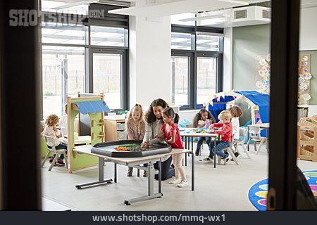 
                Kindergarten, Spielzimmer, Klassenzimmer                   