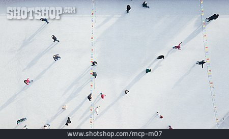 
                Personen, Eislaufen, Eisbahn                   