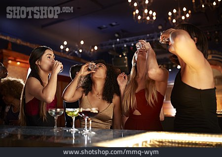 
                Trinken, Alkohol, Feiern, Freundinnen                   