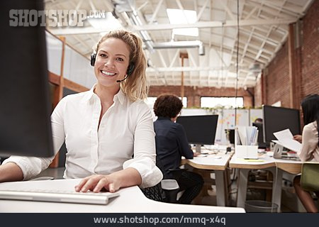 
                Hotline, Kundenbetreuung, Telefonistin                   