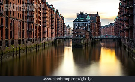 
                Hamburg, Speicherstadt, Wasserschloss                   