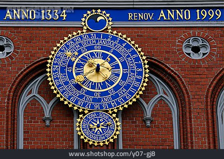 
                Astronomische Uhr, Schwarzhäupterhaus                   