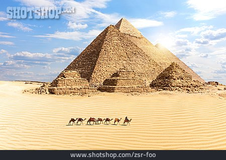 
                Wüste, Pyramiden, Karawane                   