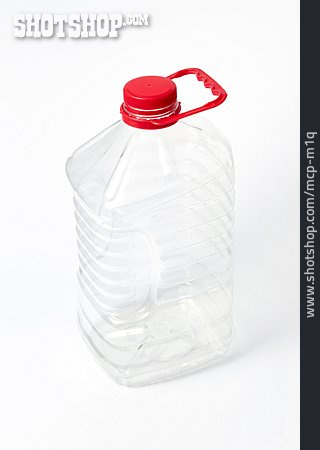 
                Wasserflasche, Kunststoffflasche                   