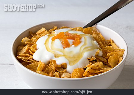 
                Joghurt, Cornflakes                   