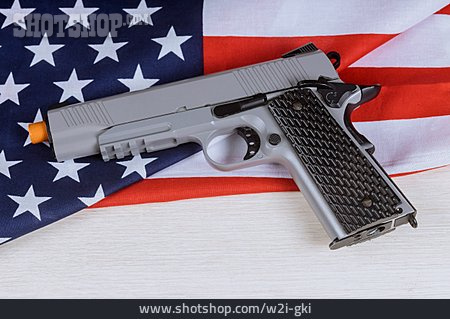 
                Pistole, Amerikanische Flagge                   