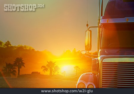 
                Sonnenuntergang, Lastwagen                   