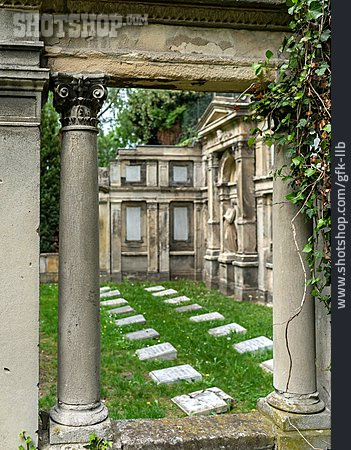 
                Friedhof, Säulen                   