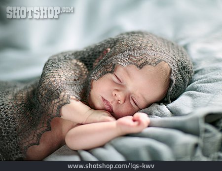 
                Schlafen, Neugeborenes                   