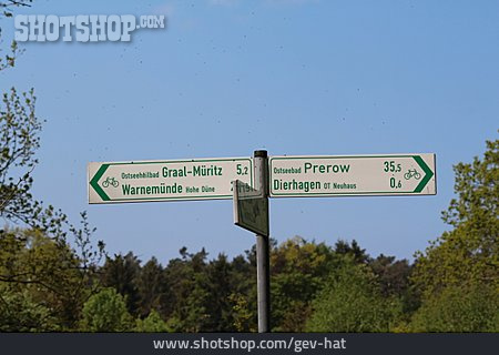 
                Ostsee, Wegweiser, Fahrradweg                   