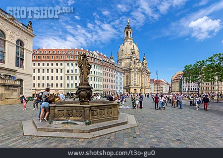 
                Dresden, Neumarkt, Friedensbrunnen                   