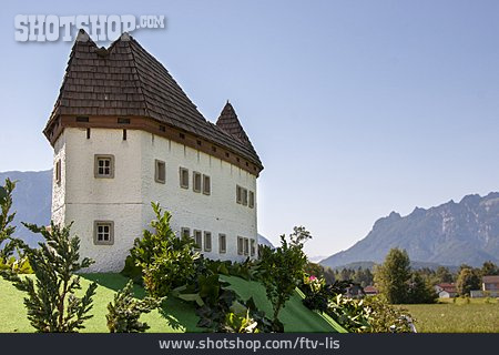 
                Schloss Staufeneck                   