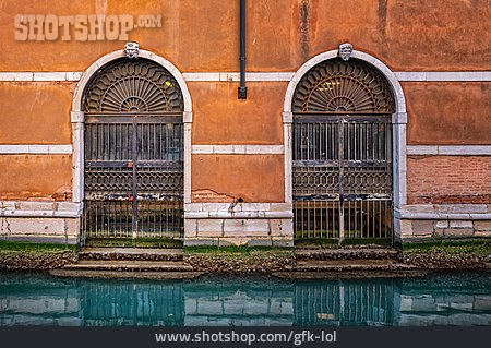 
                Wohnhaus, Tor, Venedig                   