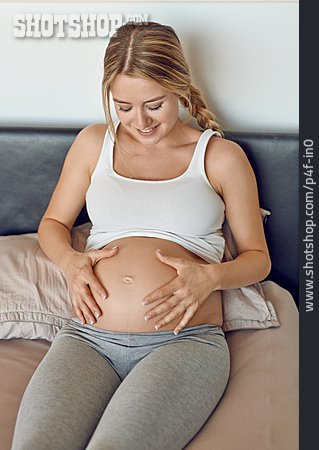 
                Ausruhen, Schwangerschaft, Babybauch                   