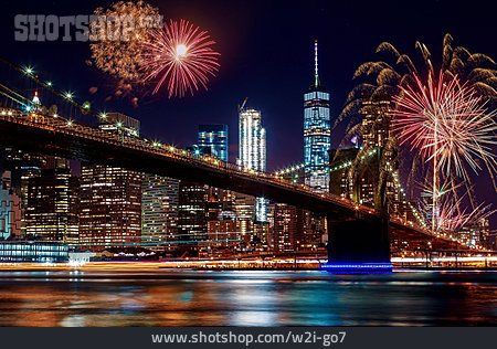 
                Feuerwerk, New York, Brooklyn Bridge                   