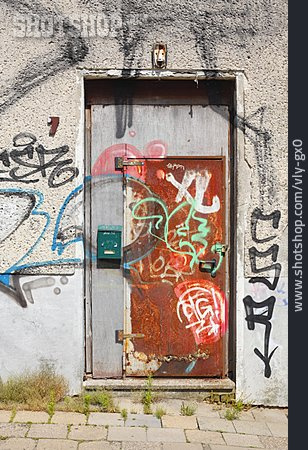 
                Graffiti, Metalltür, Hauseingang                   