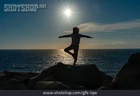 
                Sea, Balance, Yoga                   