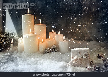 
                Kerzenlicht, Schneeflocken, Weihnachtlich                   