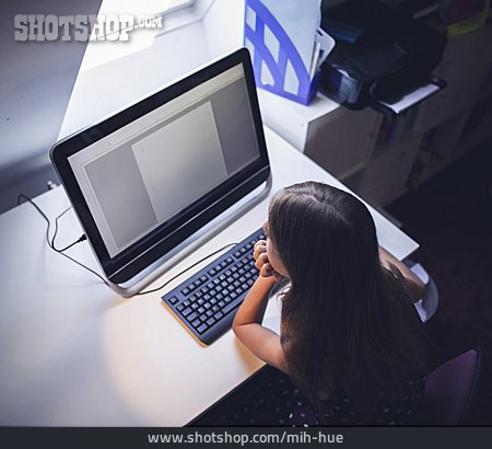 
                Mädchen, Nachdenklich, Computer                   