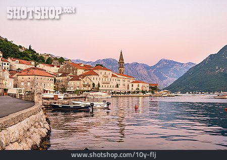 
                Montenegro, Perast                   
