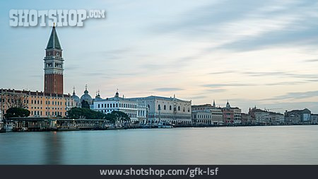 
                Kanal, Venedig, Markusturm                   