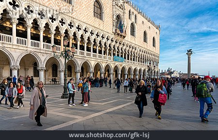 
                Tourismus, Venedig, Dogenpalast                   