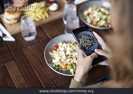 
                Mahlzeit, Fotografieren, Smartphone                   