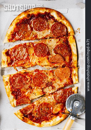 
                Pizza, Pizzaschneider, Salami-pizza                   
