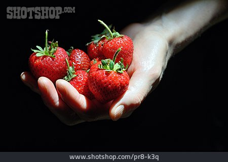 
                Erdbeeren, Handvoll                   