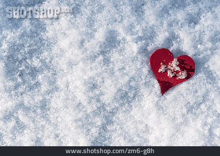 
                Gefroren, Schnee, Rotes Herz                   