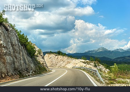 
                Landstraße, Montenegro                   