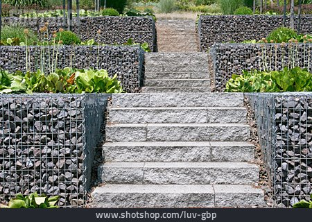 
                Treppenstufen, Gartengestaltung, Steinkorb                   