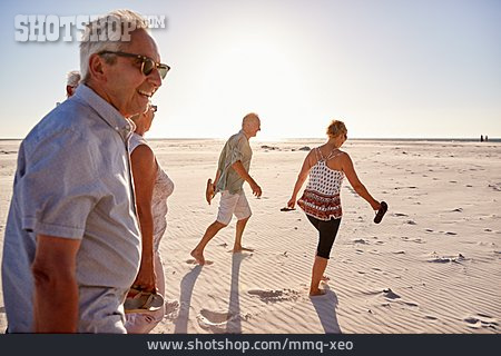 
                Erholung, Strandspaziergang, Senioren                   
