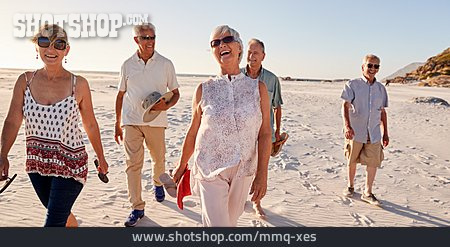 
                Urlaub, Strandspaziergang, Senioren                   