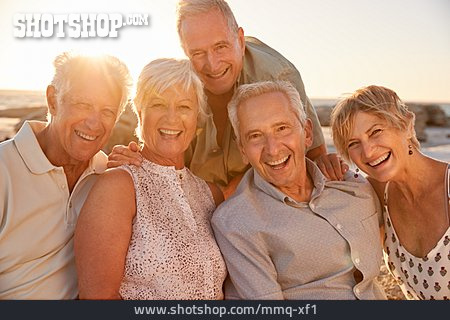 
                Urlaub, Senioren, Gruppenbild                   