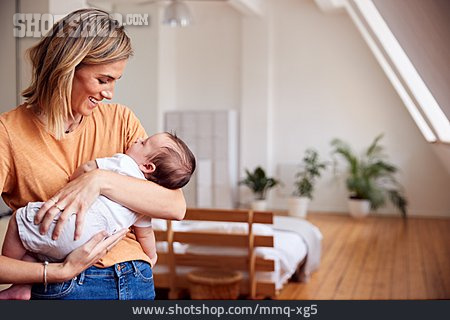
                Mutterschaft, Fürsorge, Verbundenheit                   