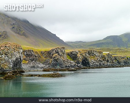 
                Felsküste, Island                   