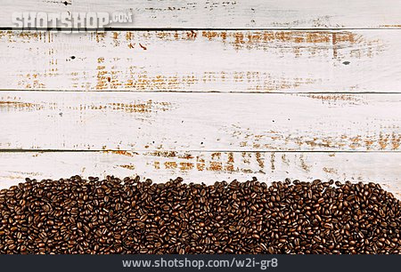 
                Kaffeebohnen, Holzuntergrund                   