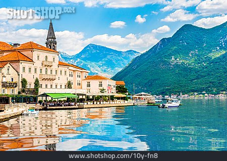 
                Montenegro, Perast                   