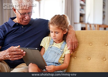 
                Gemeinsam, Enkelin, Tablet-pc, Mediennutzung                   