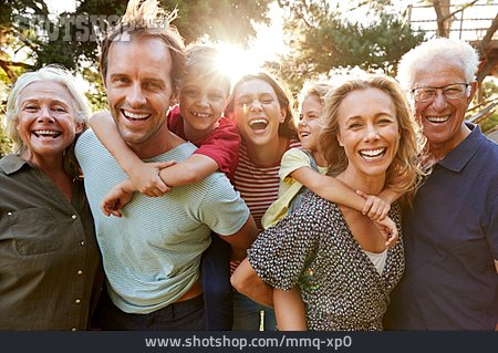 
                Familie, Generationen, Gruppenbild                   