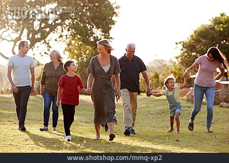 
                Spaziergang, Familie, Generationen                   
