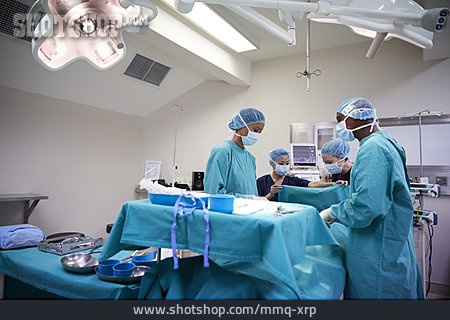 
                Krankenhaus, Operationssaal, Operieren                   