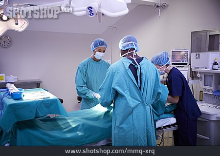 
                Operation, Operationssaal, Operieren                   