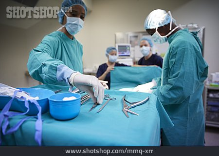 
                Operation, Operationsbesteck, Operieren                   