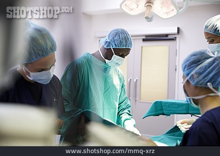 
                Krankenhaus, Operation, Operieren                   