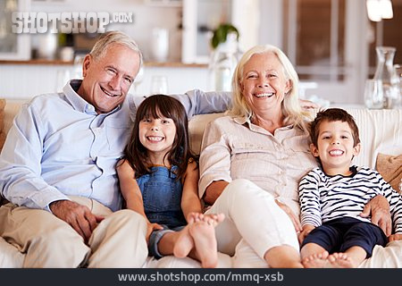 
                Enkel, Großeltern, Gruppenbild                   