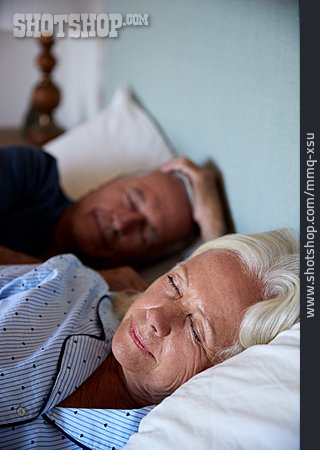 
                Schlafen, Seniorenpaar                   