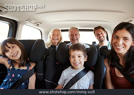 
                Familie, Generationen, Autoreise, Familien-bus                   