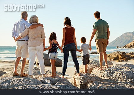 
                Familie, Verbundenheit, Strandurlaub                   